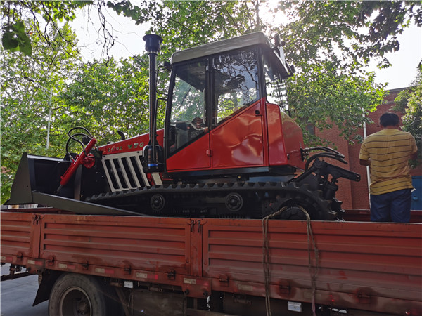 東方紅C1302型農(nóng)業(yè)履帶式推土機